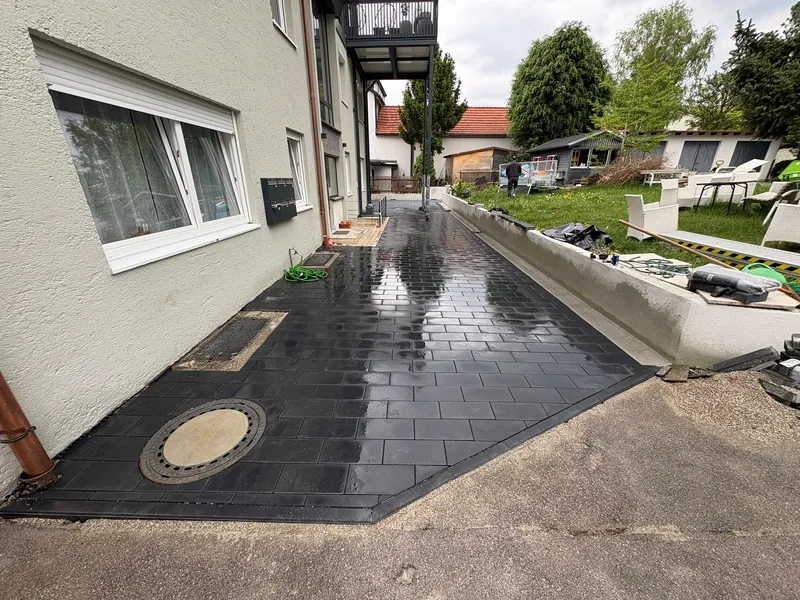 Anthrazitpflaster rund ums Haus